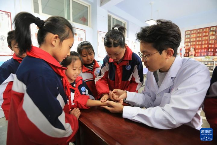 世界传统医药日各地中医药文化体验活动精彩纷呈，学生等群体感受中医魅力插图10