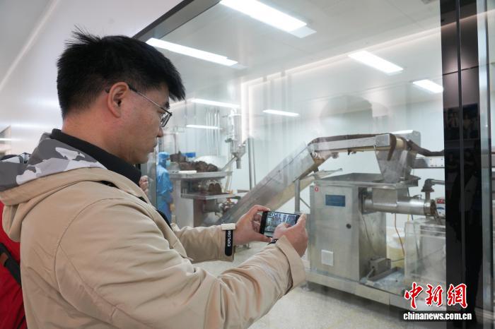 两岸媒体聚焦西峡：探寻中医药文化与现代工艺融合之路插图4