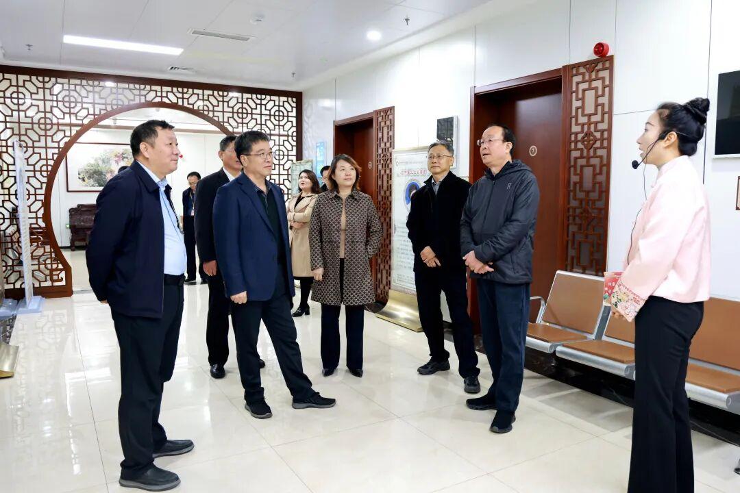 滨州市关工委重阳节赴中医医院慰问调研，关注青少年健康与中医药传承插图1