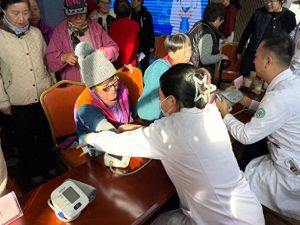 安图县中医医院走进新安社区开展 “中医护航健康 社区传递幸福” 公益义诊插图