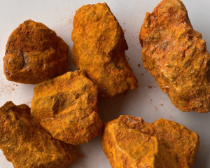 雄黄：深入了解雄黄属性，探究解毒杀虫等功效与传统方剂？