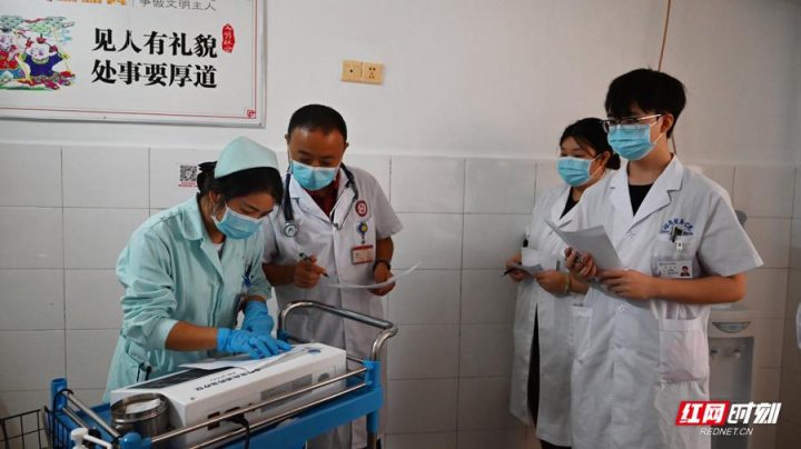 张家界市中医医院向军：三十年坚守，以仁心医术守护肾病患者，助力学科人才发展插图