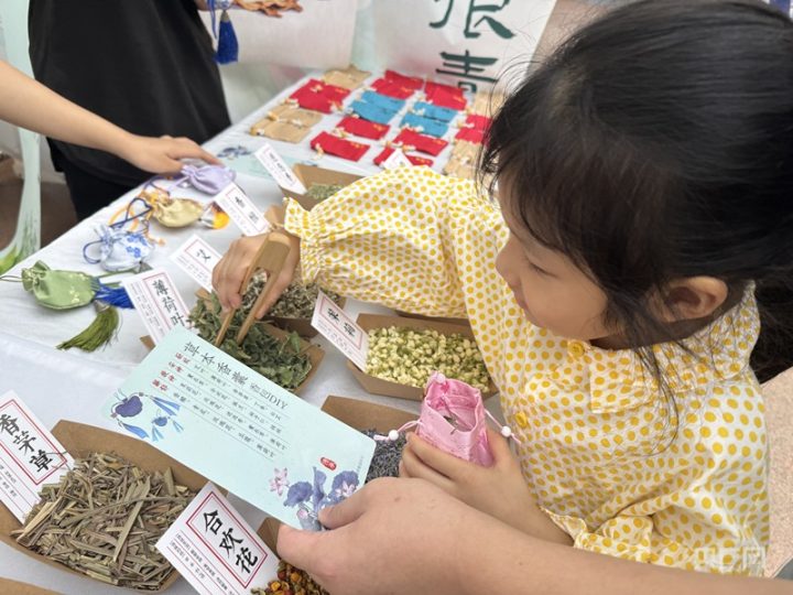 “医鹭传岐健康同行”:厦门市中医院于 SM 商圈开启中医药文化盛宴插图2 “医鹭传岐健康同行”:厦门市中医院于 SM 商圈开启中医药文化盛宴插图2