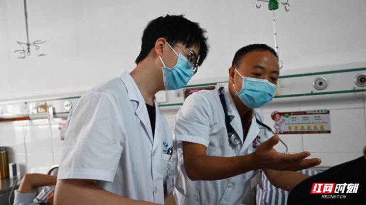 张家界市中医医院向军：三十年坚守，以仁心医术守护肾病患者，助力学科人才发展插图1