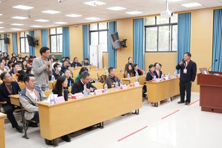 “2025 年中医药创新与科技前沿论坛” 在长沙医学院启幕,共探中医药发展新路径插图2 “2025 年中医药创新与科技前沿论坛” 在长沙医学院启幕,共探中医药发展新路径插图2