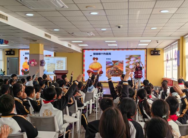 2025 青岛 “中医进校园、国粹润童心” 活动走进格兰德小学，弘扬中医药文化插图2