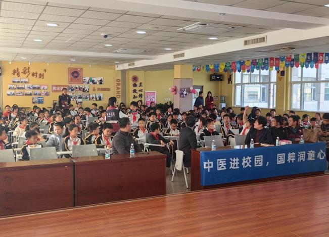 2025 青岛 “中医进校园、国粹润童心” 活动走进格兰德小学，弘扬中医药文化插图5