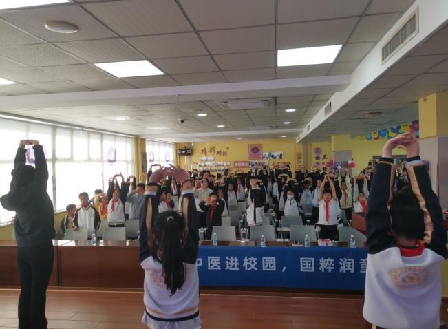 2025 青岛 “中医进校园、国粹润童心” 活动走进格兰德小学，弘扬中医药文化插图7