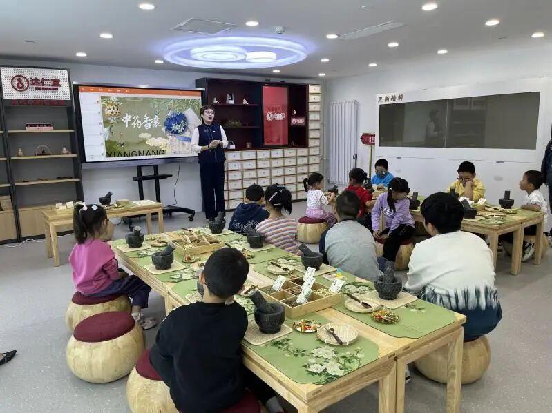 达仁堂中医药博物馆首期亲子香囊研学课开启，探秘本草传承中医文化插图2
