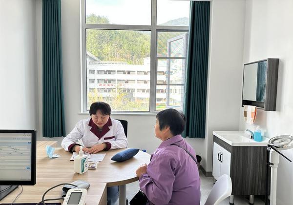 北京同仁堂医养公司宁陕义诊 5 天接诊 400 余人次，传帮带提升当地医疗水平插图4