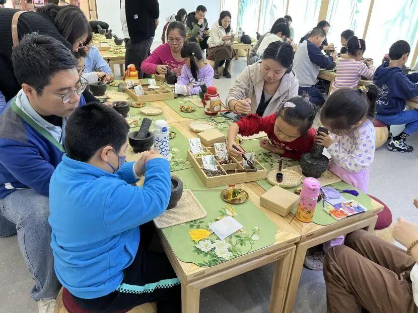 达仁堂中医药博物馆首期亲子香囊研学课开启，探秘本草传承中医文化插图5