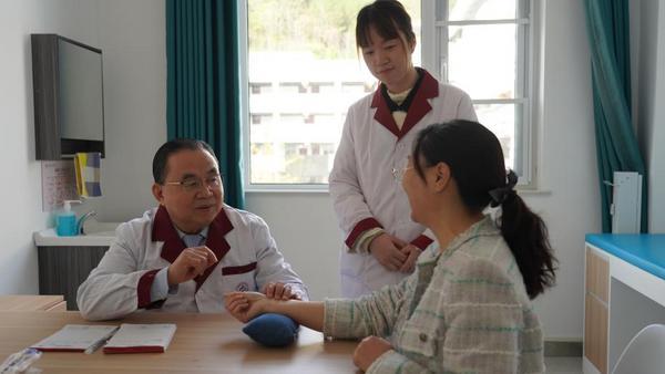 北京同仁堂医养公司宁陕义诊 5 天接诊 400 余人次，传帮带提升当地医疗水平插图2