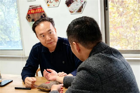 “健康科普进社区，党建引领惠民生”：东港区妇幼保健院为群众呈上健康盛宴插图1