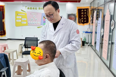 “健康科普进社区，党建引领惠民生”：东港区妇幼保健院为群众呈上健康盛宴插图2