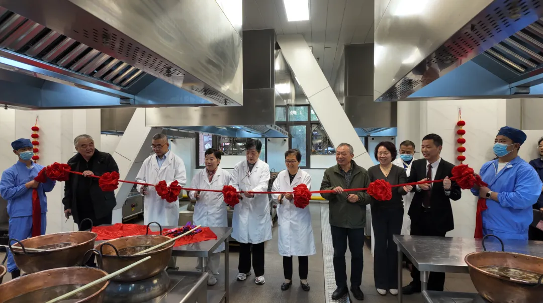 立冬时节曙光医院冬令膏方开炉，传承创新并举，专家详解养生全攻略插图