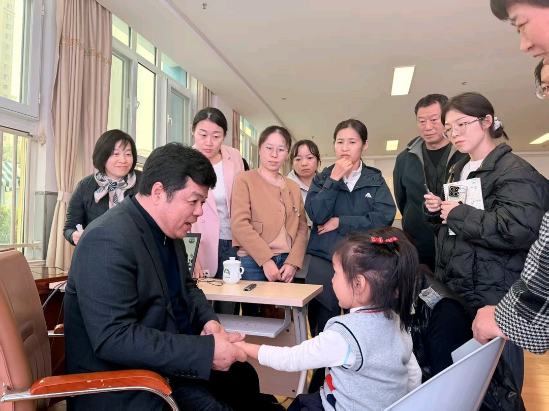 道德模范王春华医师进青山路幼儿园：小儿推拿公益讲座助力幼儿健康成长插图2