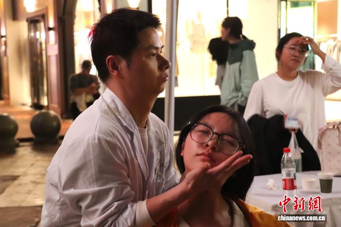 南昌中医夜市人气爆棚，传统中医药文化如何与夜经济结合带来沉浸式养生体验？插图5