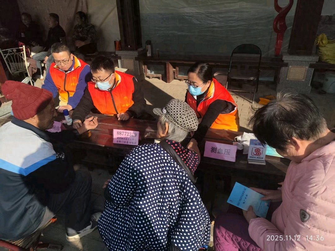 济南历城荷花路街道：中医暖冬送健康 足浴包 + 穴位按摩护民安