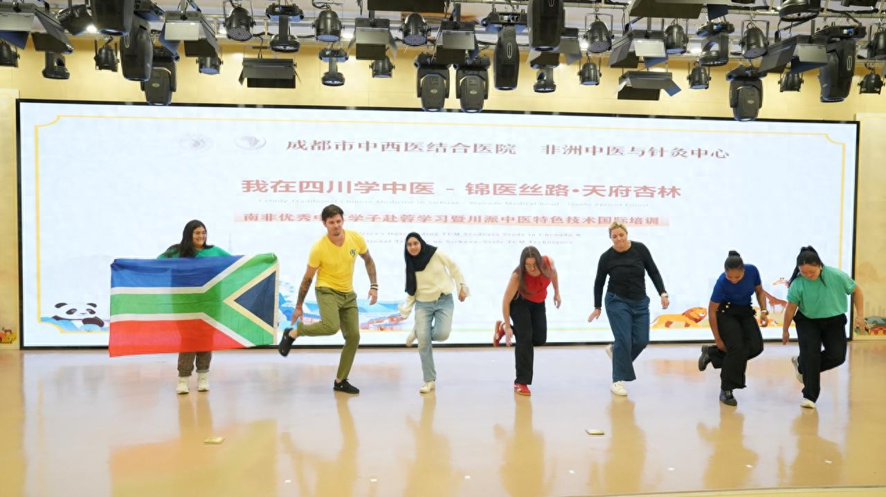 以 “循光而上・价值共生” 为主题的产业大会在松江开幕，对医美与大健康产业有何推动？