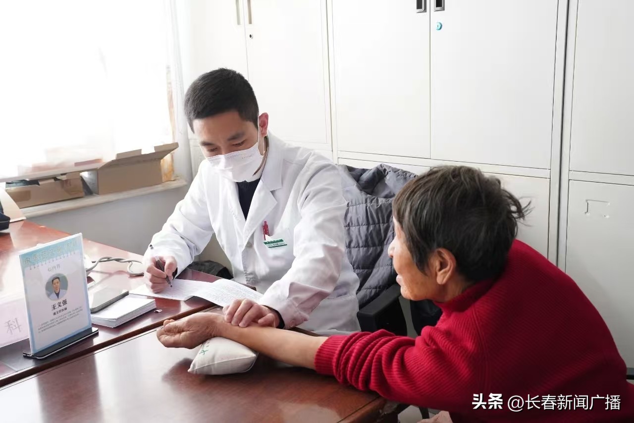 长春中医药大学附属医院开展中医药文化弘扬工程，在基层和校园有哪些惠民服务与文化推广举措？插图6