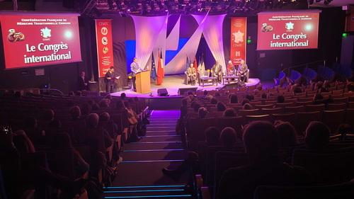 裕亨中医新闻丨2025中医药人才培养论坛：为行业发展注入新活力！插图1