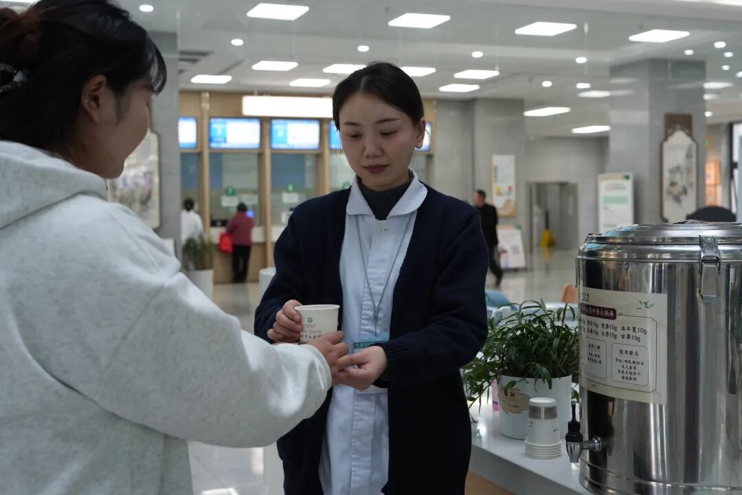 气温骤降流感高发，彭州市中医医院免费供应的中药大锅汤真能预防流感吗？插图1