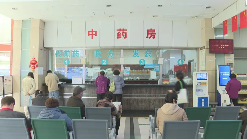 冬令进补时节，沪上医疗机构膏方门诊为何受热捧？服用膏方又有哪些注意事项？插图