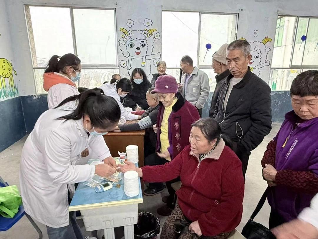 清镇市中医院及红枫湖镇卫生院为何走进扁山村和后五社区为老人公益义诊？有何亮点？插图