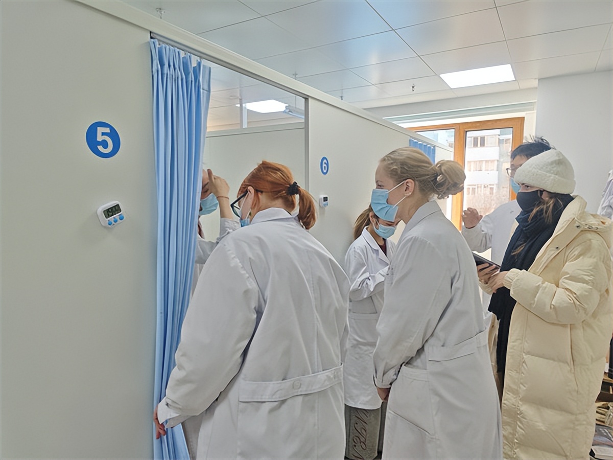 中澳中医中心与西悉尼大学学生到访北京中医药大学东方医院，如何深化中澳中医合作？插图3