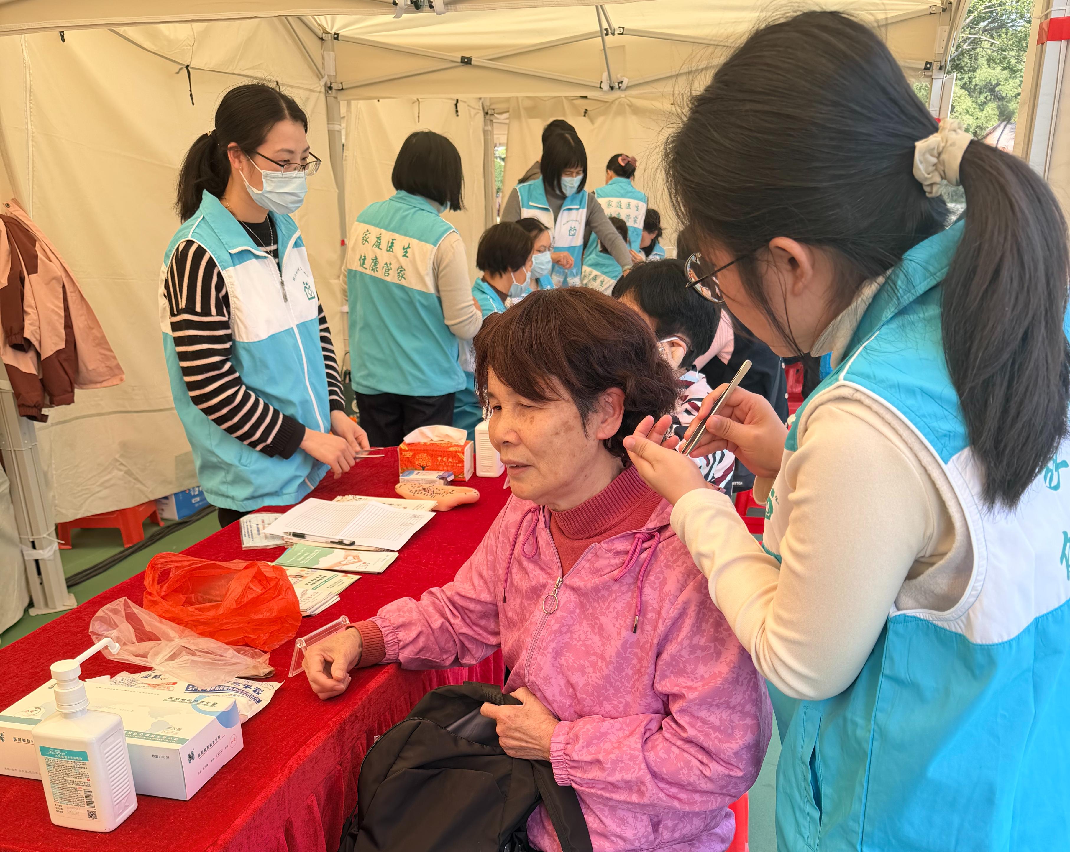 公园变身“便民健康港”，中医药健康集市走进南海狮山插图2