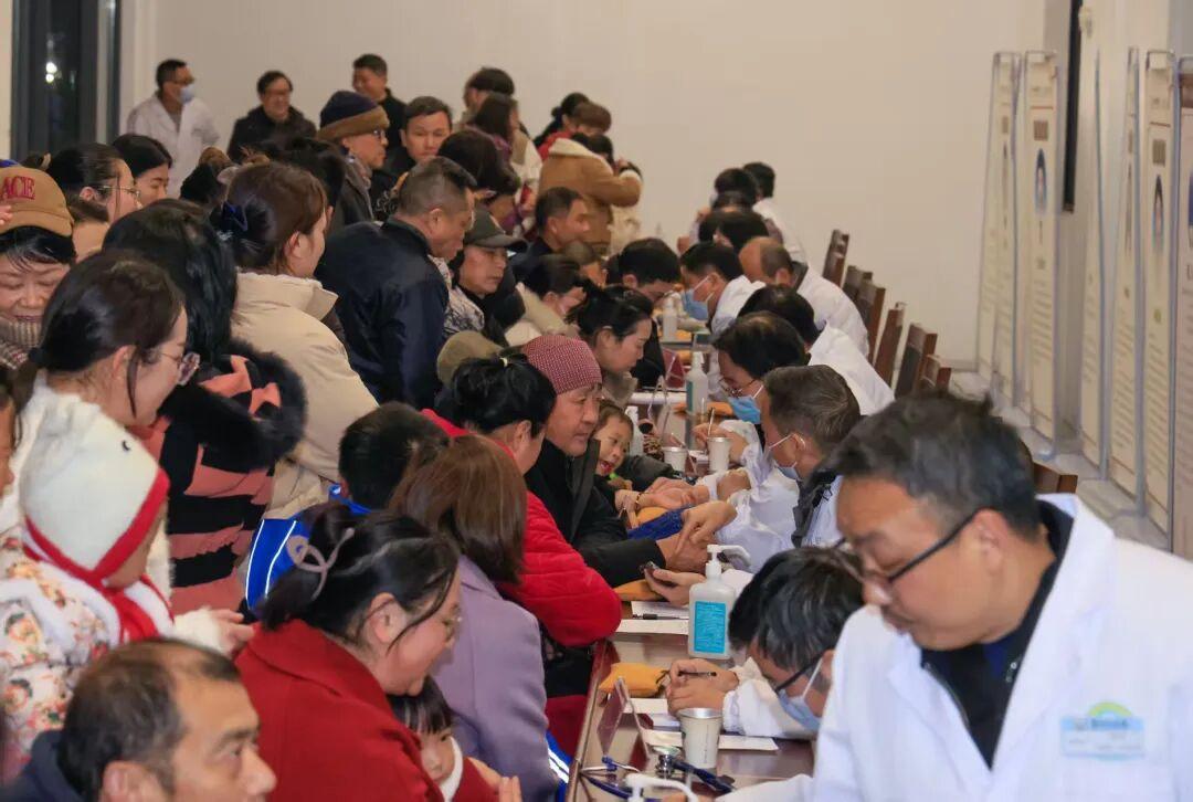 锚定中医药强省战略 湖北蕲春举办国医大师巡诊暨共建帮扶活动插图2