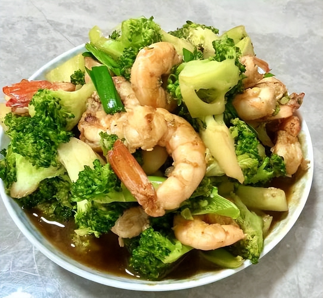 天冷了别忘养生！一碗羊肉汤、一盘西兰花、一杯姜枣茶，暖身又健康插图3