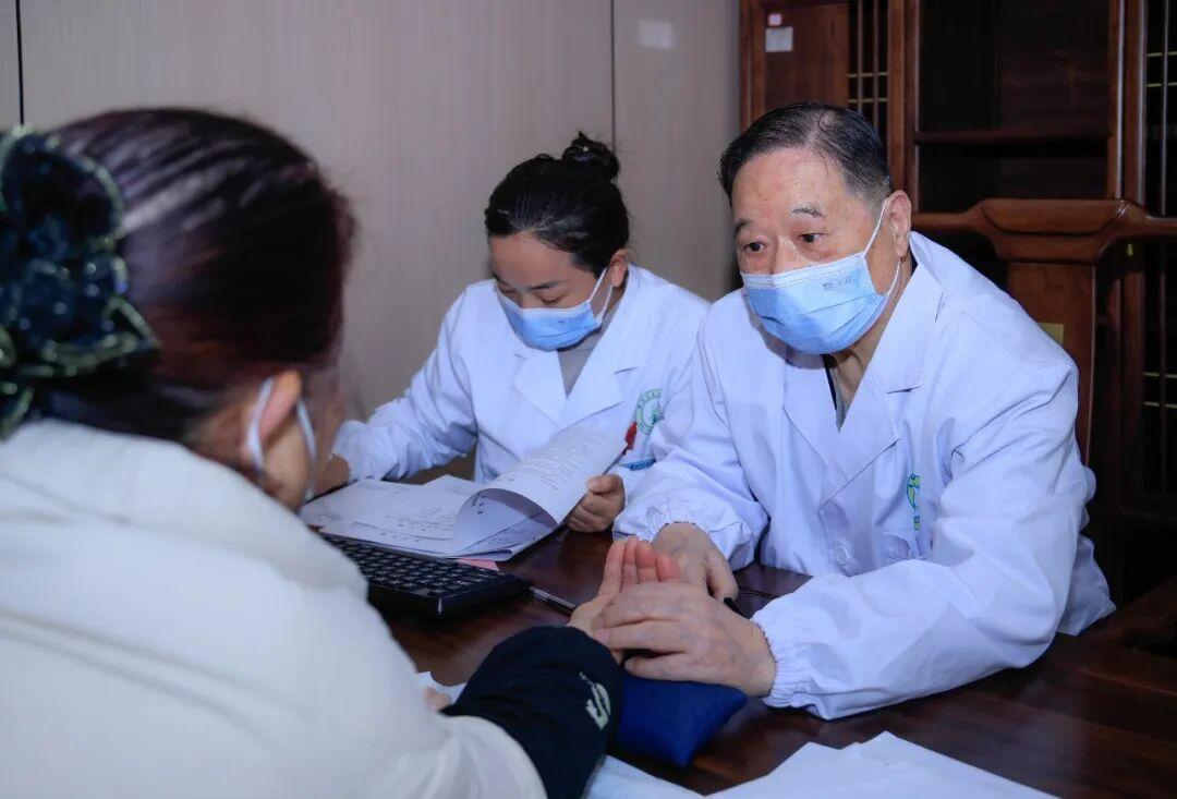 锚定中医药强省战略 湖北蕲春举办国医大师巡诊暨共建帮扶活动