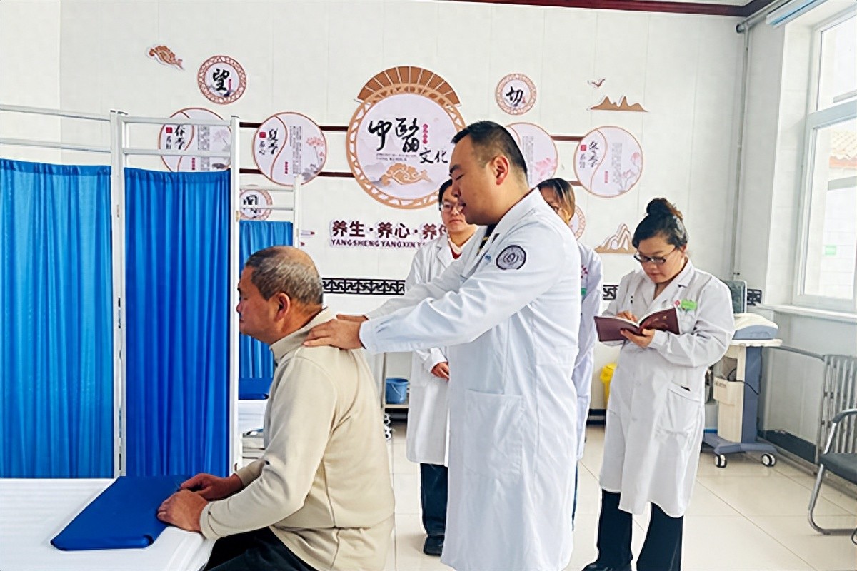 长治市中医研究所附属医院如何精准帮扶石哲镇卫生院？怎样让基层群众尽享优质中医服务？插图