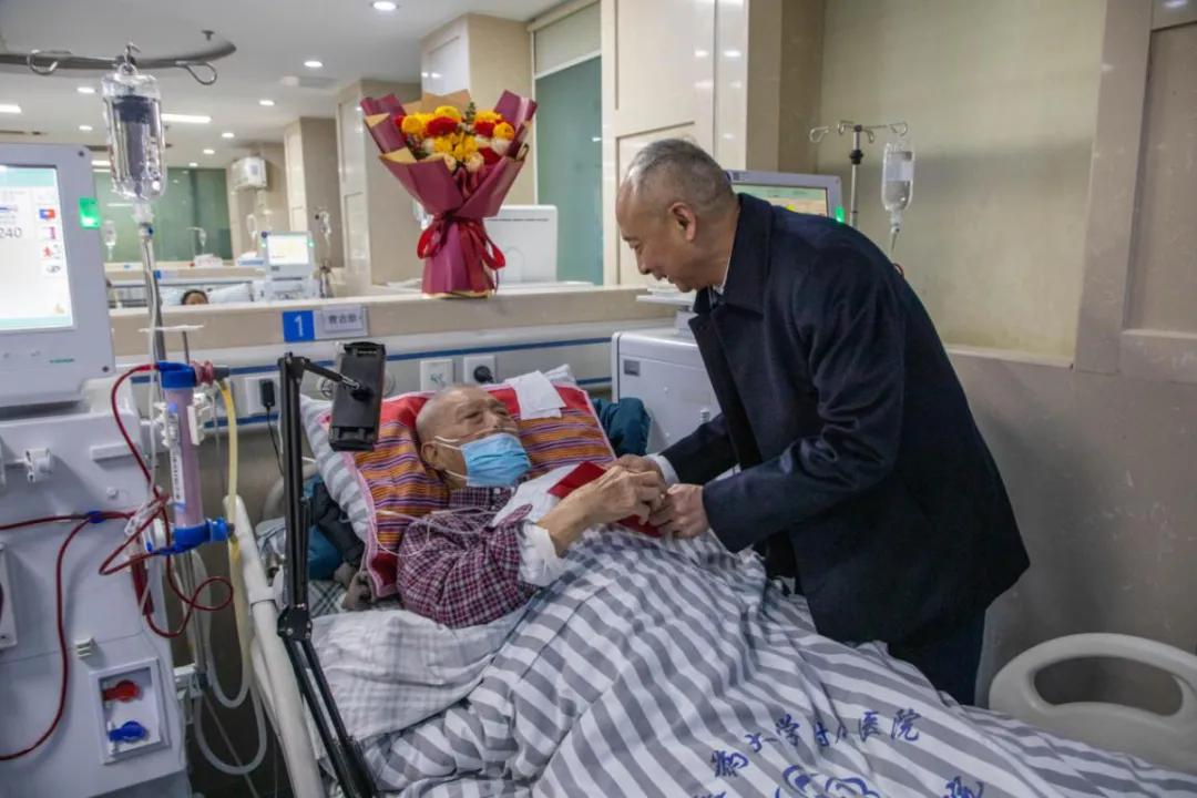新春关怀：省中医药局领导走访慰问老党员、老干部和专家人才，传递了哪些诚挚心意？插图2