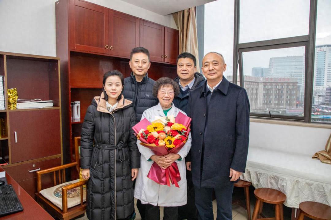 新春关怀：省中医药局领导走访慰问老党员、老干部和专家人才，传递了哪些诚挚心意？插图