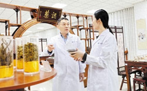 郭毅委员调研：如何让中医药 “出海” 闯过语言关，驶入发展快车道？插图