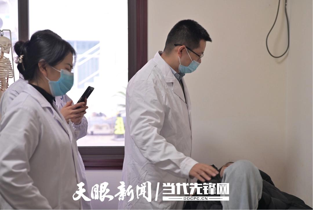 两会会客厅｜杨硕代表：以AI为翼 让贵州“天然药物宝库”惠及万千百姓插图1