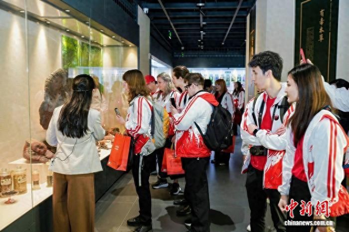 第二届 “汉语桥” 加拿大学生中医药文化交流团在广州开营插图