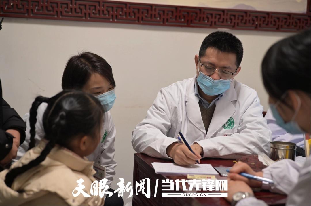 两会会客厅｜杨硕代表：以AI为翼 让贵州“天然药物宝库”惠及万千百姓插图2