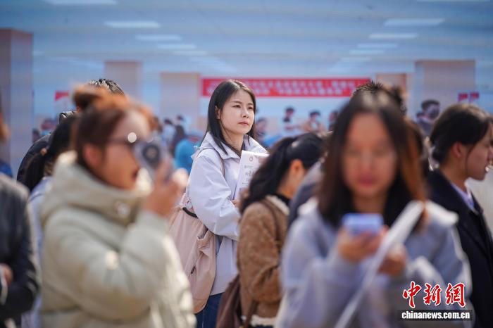 – 云南中医类毕业生求职忙！252家用人单位齐聚云南中医药大学专场招聘插图5