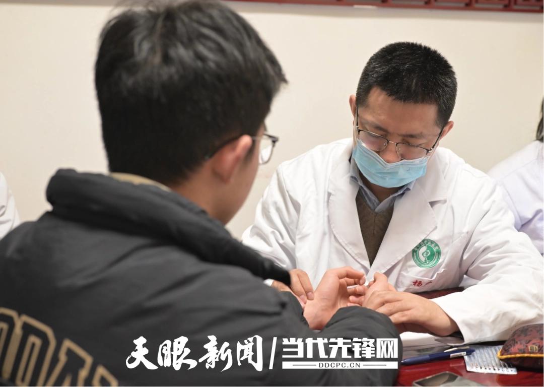 两会会客厅｜杨硕代表：以AI为翼 让贵州“天然药物宝库”惠及万千百姓插图3