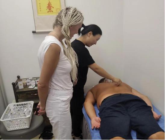 国医节看成都中医药出海：配方颗粒变身 “健康咖啡” 闯欧美插图3