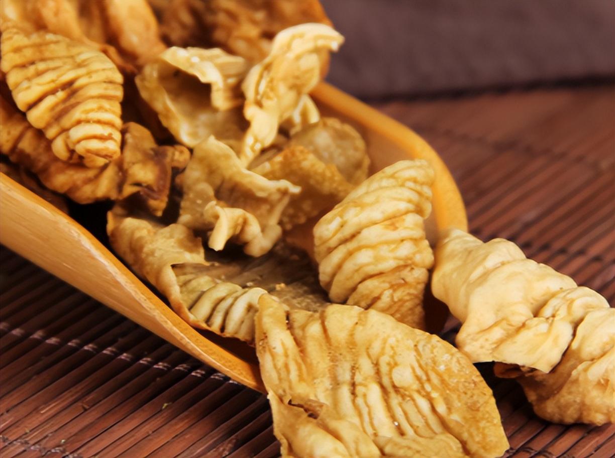 鸡内金：被随手扔掉的 “养胃宝”，功效、适用人群与禁忌一文说清插图1